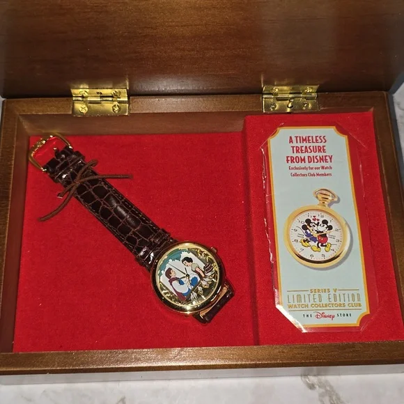 Snow White Limited Edition Watch Collectors Club Disney x Fossil - Picture 2 of 4